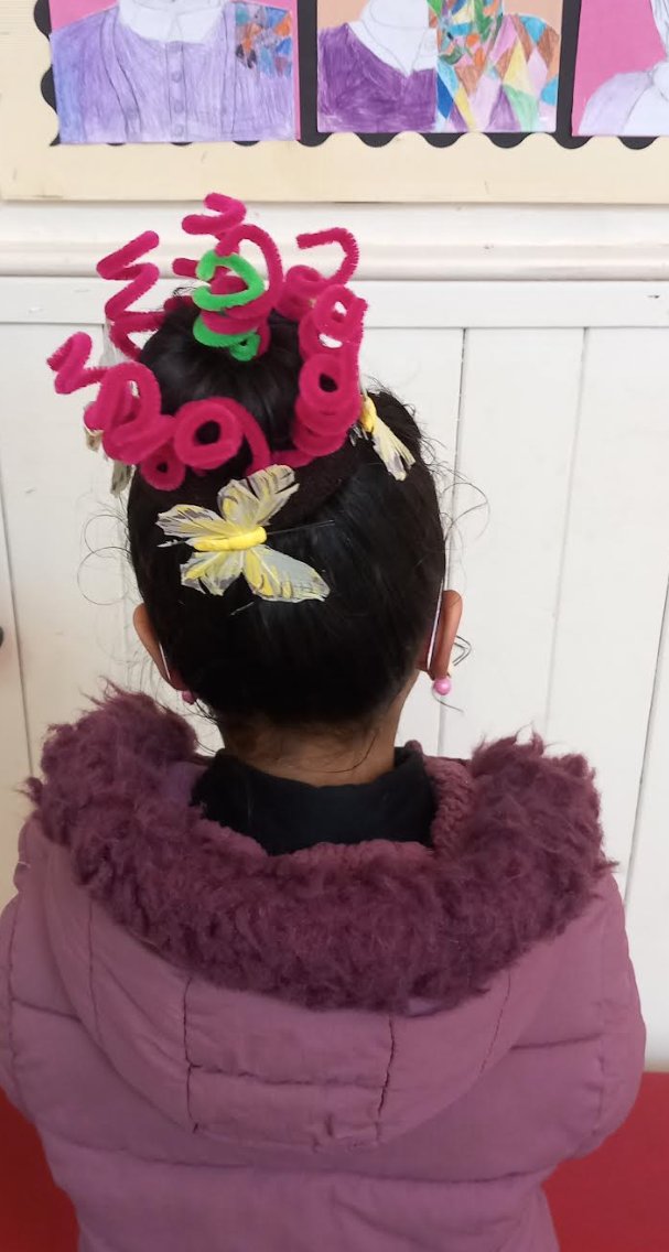 🚨 Long thread alert! 🚨!Crazy hair day at Ladypool! 🤪 From unicorn horns to wild spikes, kids (and staff!) rocked their wackiest hairstyles. It's amazing how a little fun can brighten up the entire school! #CrazyHairDay #SchoolSpirit #RespectGrowExcel