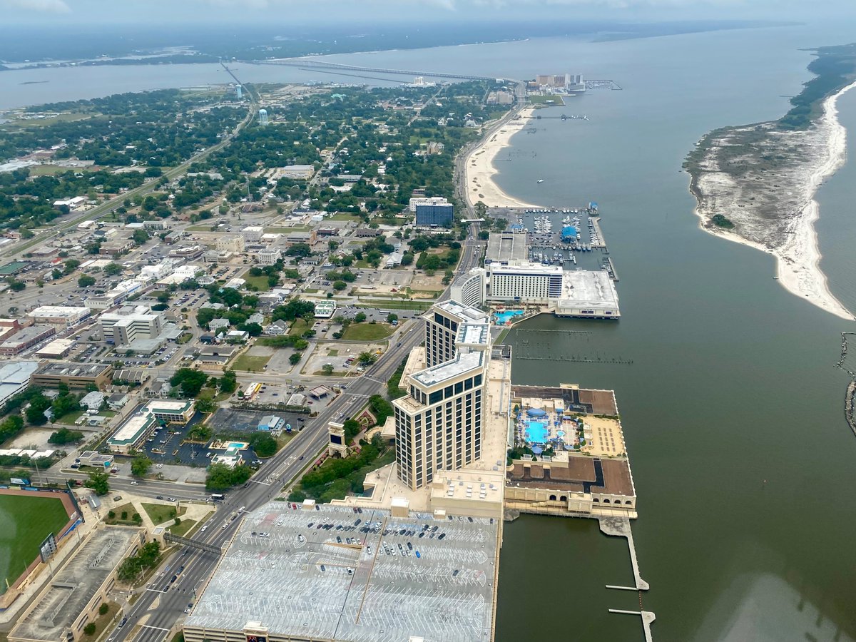 I always find it interesting when photos are taken simultaneously… in this case @Pittsburgh575 was taking a shot of us flying over Biloxi as I was taking a shot of Biloxi from the air.