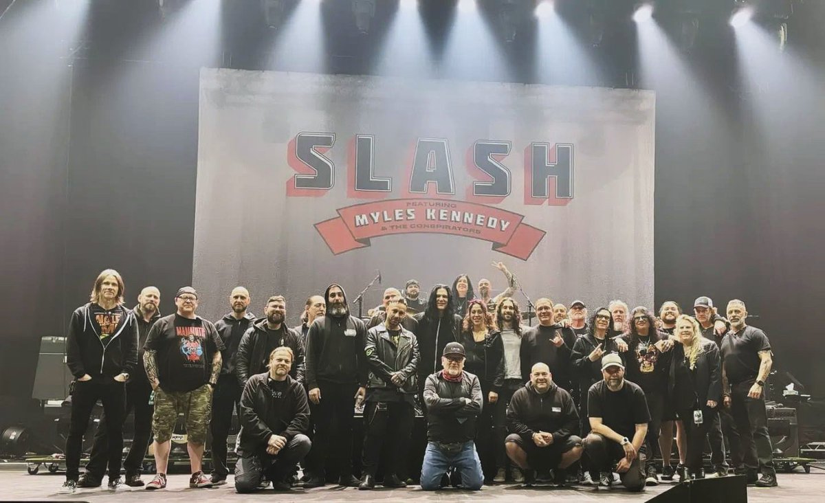 Photo souvenir ! #SMKC + Mammoth WVH & Crew ! 😀🤘🎩📷 Thanks slash france