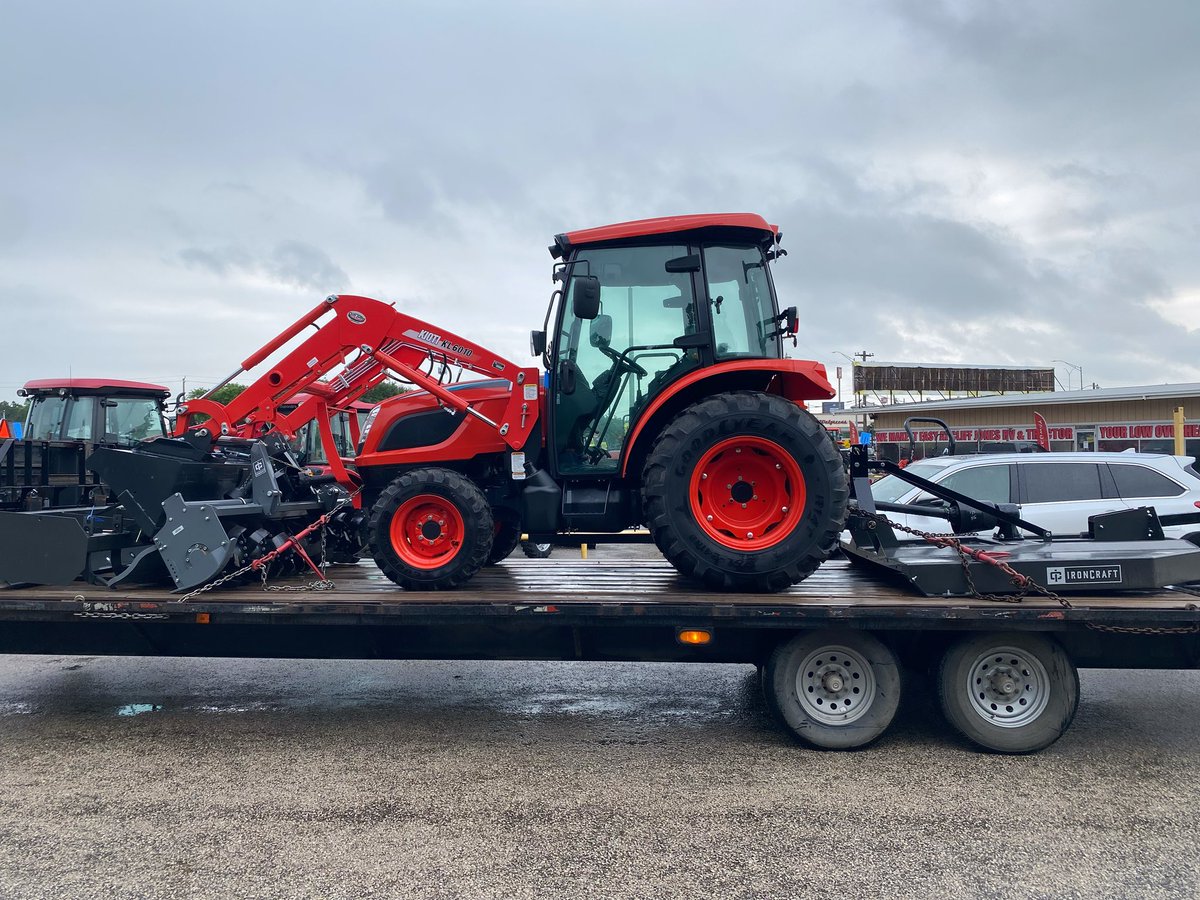 Congratulations to Joseph from #LakeCharles, #Louisiana on his purchase of the @KIOTITractor NX5010 HST #Cabtractor with #loader, 6’ slip clutch #shredder, 6’ #boxblade, 6’ tiller, & #palletforks, served by #Henry!
.
.
.
.
We sincerely appreciate your #business! #Thankyou!