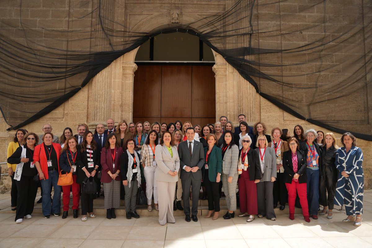 Consejería AgriPesca (@agriculturand) on Twitter photo ✅El <a href="/ParlamentoAnd/">Parlamento Andalucía</a> aprueba el proyecto de Ley del Estatuto de las Mujeres Rurales y del Mar. 🌻🐡
👩🌾La consejera de #agricultura subraya que el texto es pionero para el sector pesquero en España y da visibilidad al talento de la mujer.
🔗lajunta.es/4rnxc ✅El <a href="/ParlamentoAnd/">Parlamento Andalucía</a> aprueba el proyecto de Ley del Estatuto de las Mujeres Rurales y del Mar. 🌻🐡
👩🌾La consejera de #agricultura subraya que el texto es pionero para el sector pesquero en España y da visibilidad al talento de la mujer.
🔗lajunta.es/4rnxc