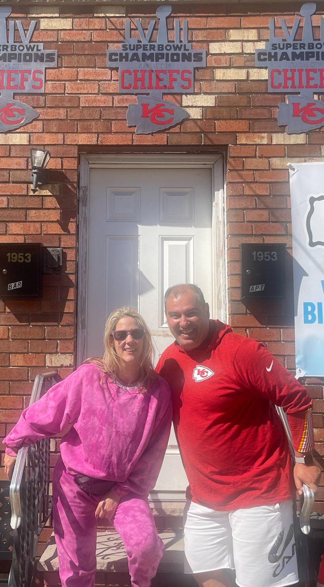 bigcharlies's tweet photo. Thanks for stopping in Anneza and Chris from Greece! https://t.co/JSELr6RLfZ