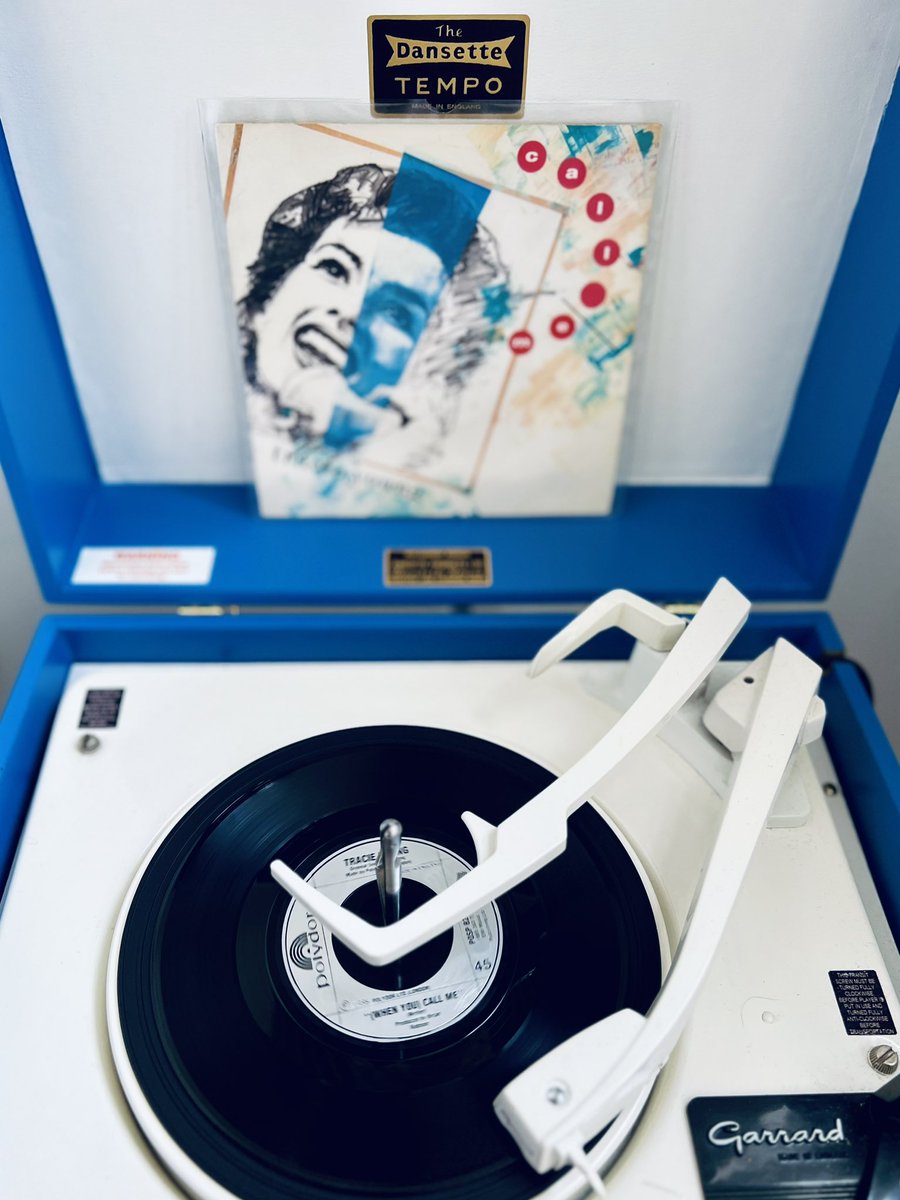 #NowPlaying at the Art Gallery’ #TracieYoung #WhenYouCallMe #Dansette #Vinyl hhttps://open.spotify.com/track/5YKUbxQAsnOR1li3eje371?si=SryW4AgNRVK4famoU5nkYg&context=spotify%3Aalbum%3A3SVJzi7QJqyOoqTdXw3mDX What are you listening to right now?