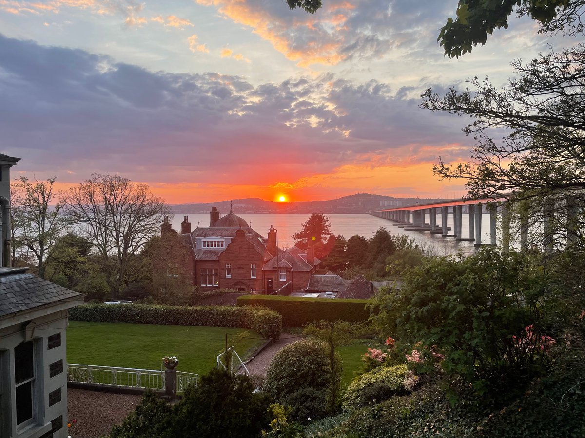 Stunning sunset this evening overlooking Dundee