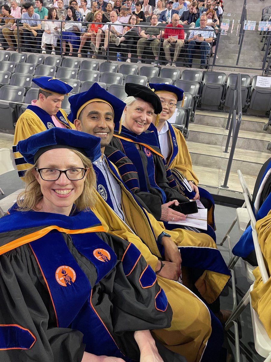 Congrats to Dr. Venkatesh and Dr. Zheng on their graduation! Cheers to many more achievement ahead! @GroverGroup @ReichmanisGroup @CSilvaAcuna