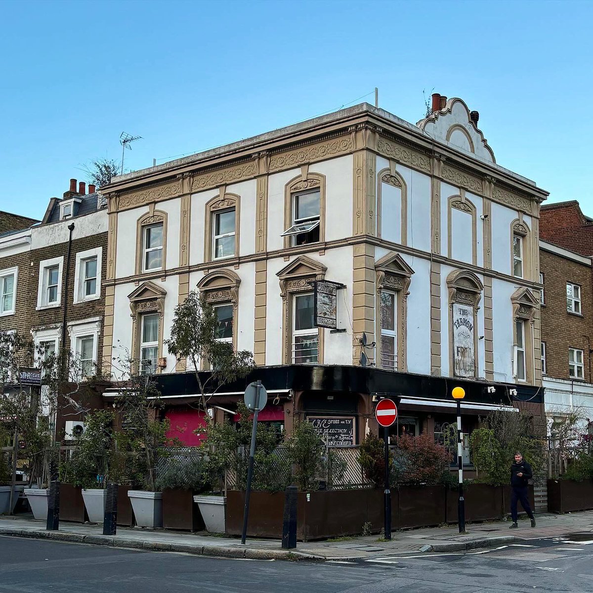 The Tarmon Free House
📍243 Caledonian Rd, London N1 1ED
🚇 King Cross St Pancras
🍺 £3.50 Fosters

An Oldschool Cally Boozer.

#londonpub #pub #arsenal #thecally #barnsbury #islington #fosters  #tarmon 

Full review on Instagram and Facebook, link in bio. 🍻