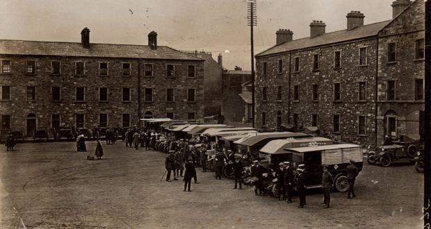 This week's #ThrowbackThursday takes us back to May 1916

An inspection of ambulances at the Royal Barracks in Dublin

Pic TW Murphy/Irish Times #TBT

#Ambulance125