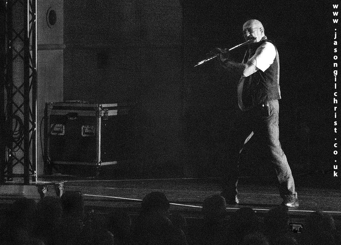@jethrotull @Ticketline @GCHalls Jethro Tull.
The Seven Decades Tour.
Glasgow.
📸 Ian Anderson: founder, leader, composer, ever-present, on flute & vocals. #JethroTullTheSevenDecades #ConcertPhotography #LiveMusicPhotography #BlackAndWhite #Prog #ProgressiveRock #ProgRock #IanAnderson #JethroTull
@jethrotull 🎶