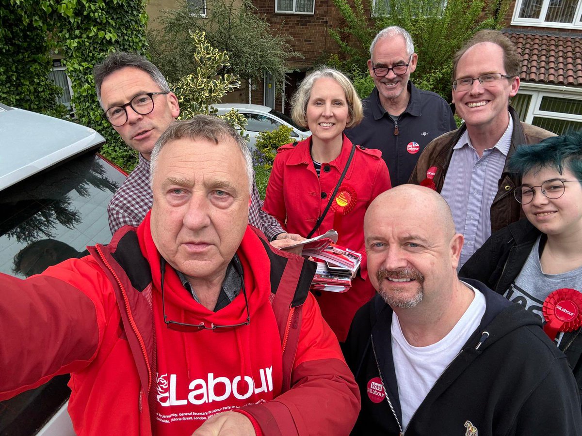 Great to be out supporting Tim Starkey our fantastic Police and Crime Commissioner candidate this evening. @TimLabour @WycombeLabour