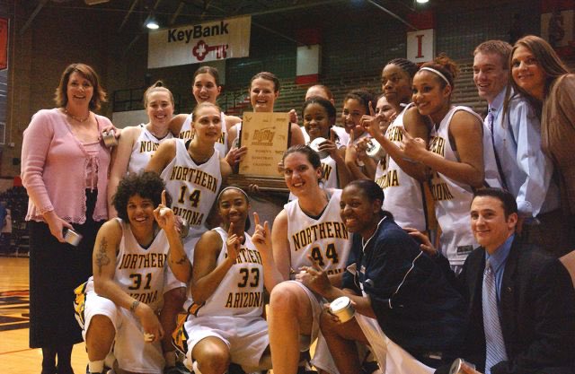 Calling all NAU Women’s Basketball alumni! We’d love to stay connected with you, please consider filling out the form below ⬇️ 🔗 forms.gle/JGcbbHk1Hz65Cn… #RaiseTheFlag