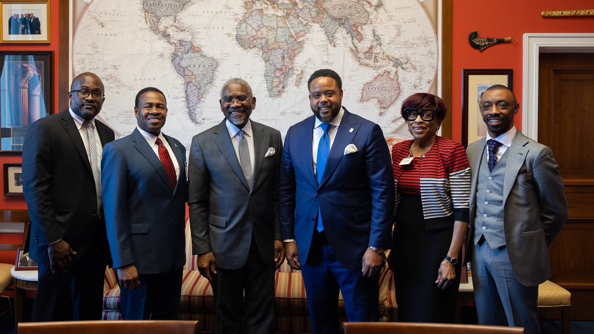 I had a great meeting with @NationalBar leaders. We discussed vital issues affecting our justice system and communities, and reaffirmed our commitment to advancing a fair, equitable, inclusive and just society across the country and globally. ￼