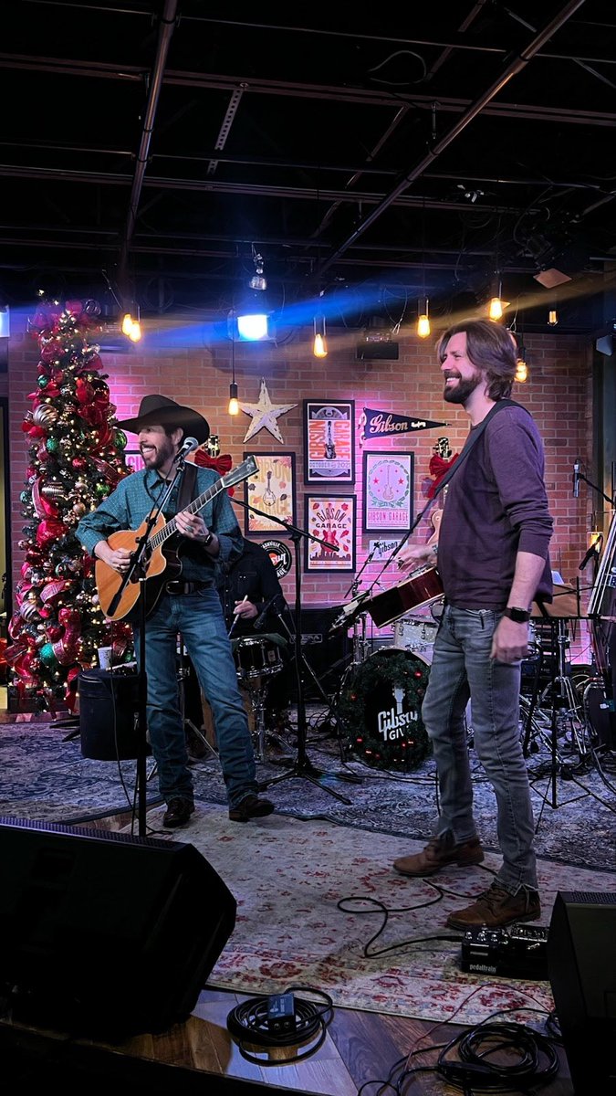 Throwing it back to this past holiday season when we had the pleasure of performing for @TODAYINNASH 🎤🎶 Which songs from #RoadToCalifornia do you want to hear live? #ThrowbackThursday