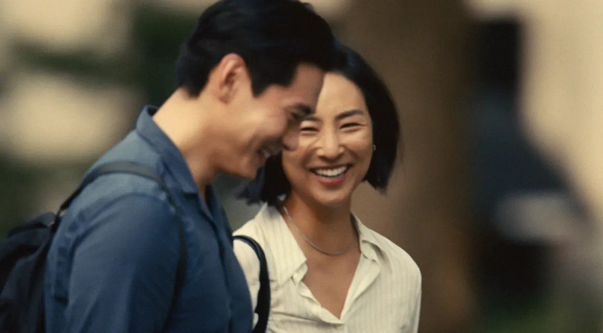 QUE MARAVILHA! Um dos melhores filmes de 2023, o emocionante 'Vidas Passadas' chegou no Telecine. Dirigido por Celine Song, o filme segue os passos de dois jovens sul-coreanos separados por uma metrópole estrangeira. Um filme precioso sobre o 'e se...'.