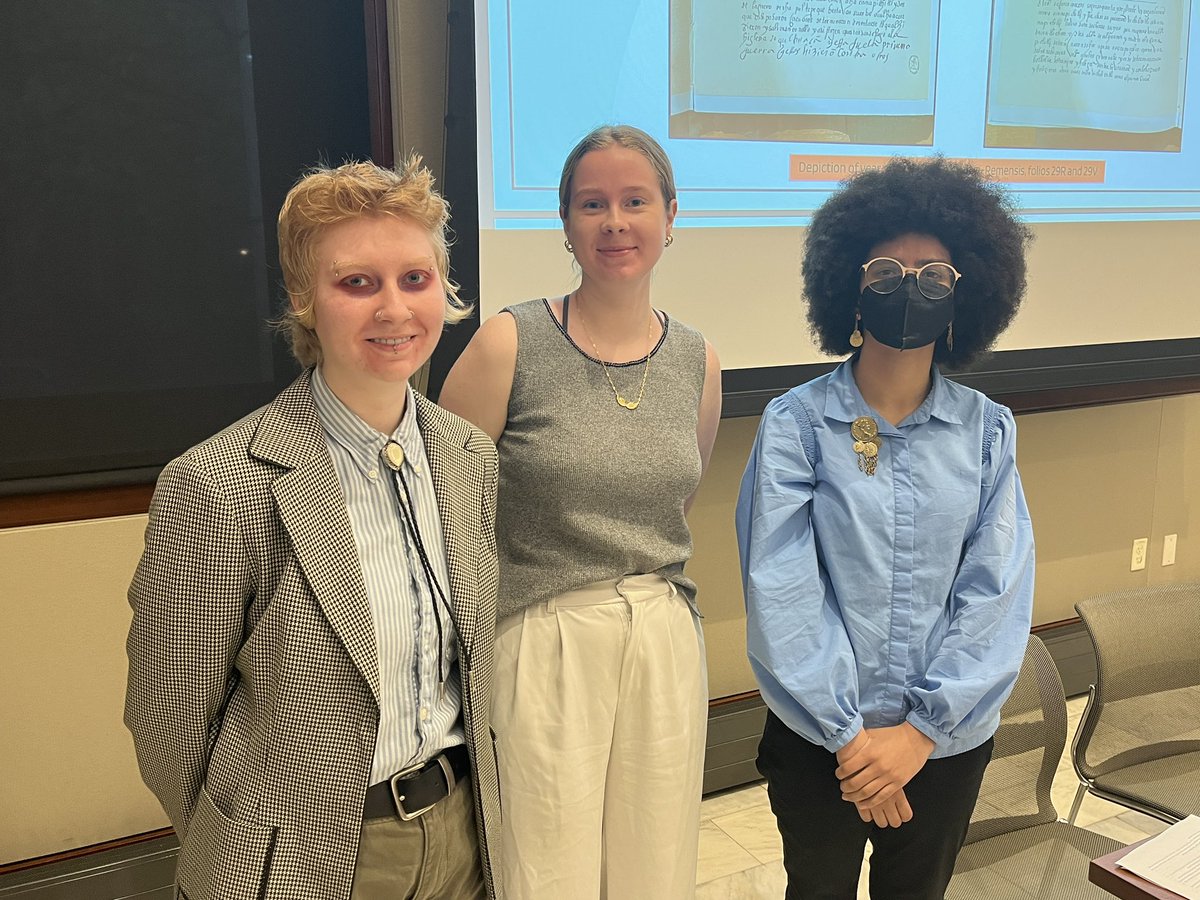 Undergraduate seminar students presented their papers today! Topic: Medicines, Poisons, and Landscapes of Care in the Early Americas. The seminar brings together students from four area institutions and is taught by @LoyolaChicago profs Kat Lecky and Josefrayn Sanchez Perry.