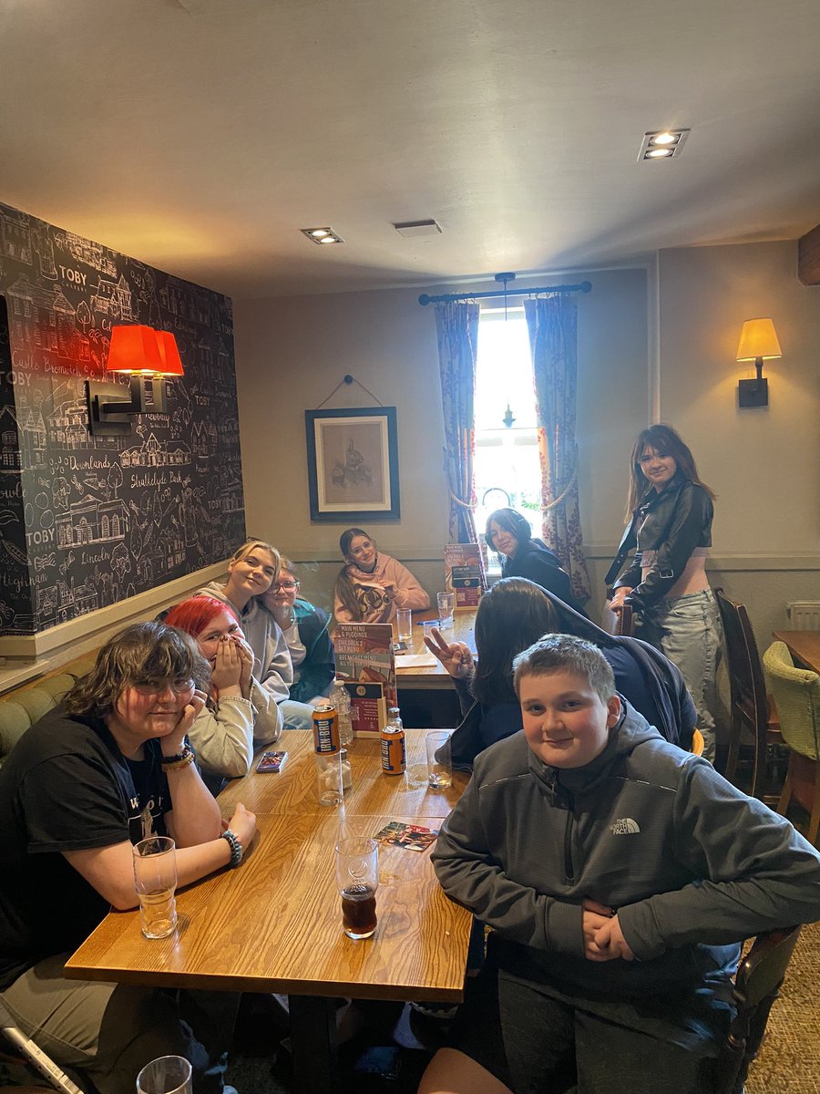 Schools oot + Emma’s last day 🥹 Although there was a wee bump in the road (M&Ds was closed 🥲) this lot had a fun day in the sunshine at the park 🌞 which was topped off with a yummy meal at the carvery 🍴 @SFADRoutesYP @Emmasfad #sunsout #smilesallroumd