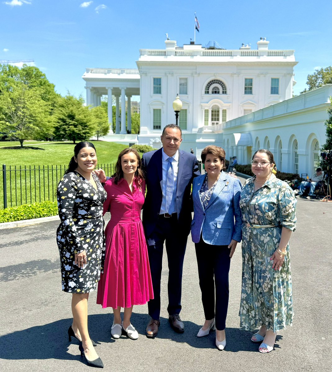 Very good mtg W @POTUS & fellow Latina leaders. We talked abt accomplishments & continued efforts 2 open economic opportunity & advance key Latino priorities, including more outreach 2 our community. We look frw 2 keep fighting extremism & strengthening democracy @MiFamiliaVota