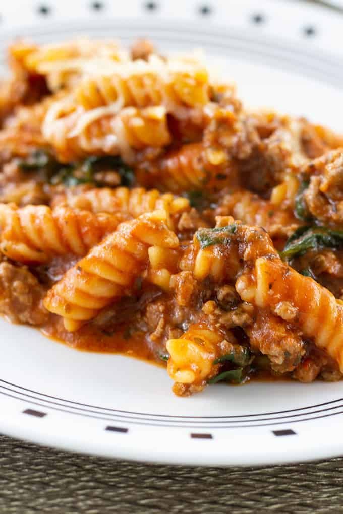 One pot and under half an hour, a protein-packed pasta dinner to help your family get their nutrients in! One Pot Meaty Marinara Pasta ⇣ mindyscookingobsession.com/one-pot-beefy-… 

#onepot #recipes #easymeals #beef #pasta #cooking #dinnerideas #lunch