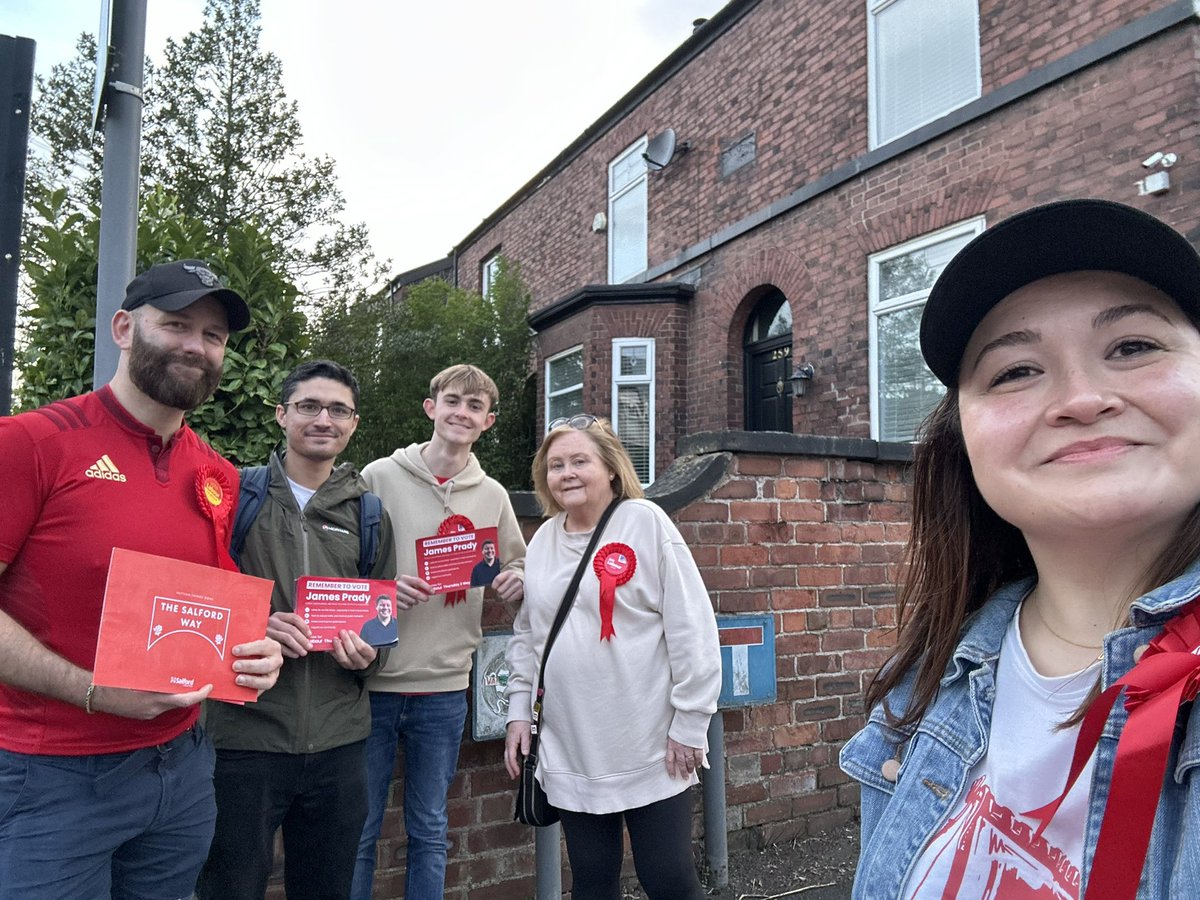 Great to finish door-knocking with #TeamSalfordLabour 🌹campaigning for our fantastic Labour Candidate for Worsley & Westwood Park: James Prady.   

It’s been great to work with James over this campaign, he’s be a real asset & will make a great Councillor. #3VotesForLabour 🗳️🌹✊🏻