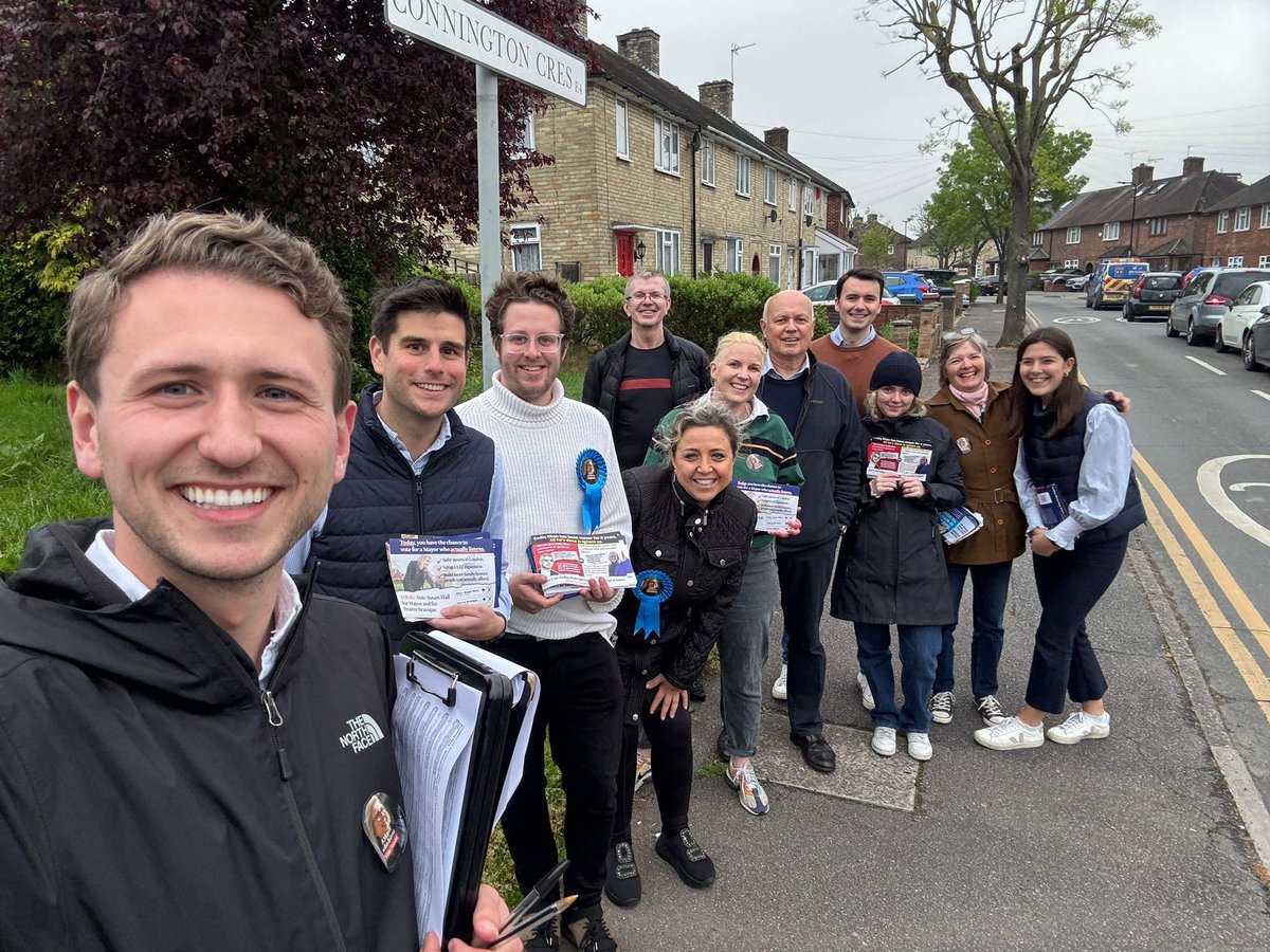 Fantastic team getting the vote out across #Chingford & #WoodfordGreen in #Endlebury and #Hatch wards for @Councillorsuzie today! 💙🗳️

#SaferWithSusan #LondonElections2024 #VoteConservative