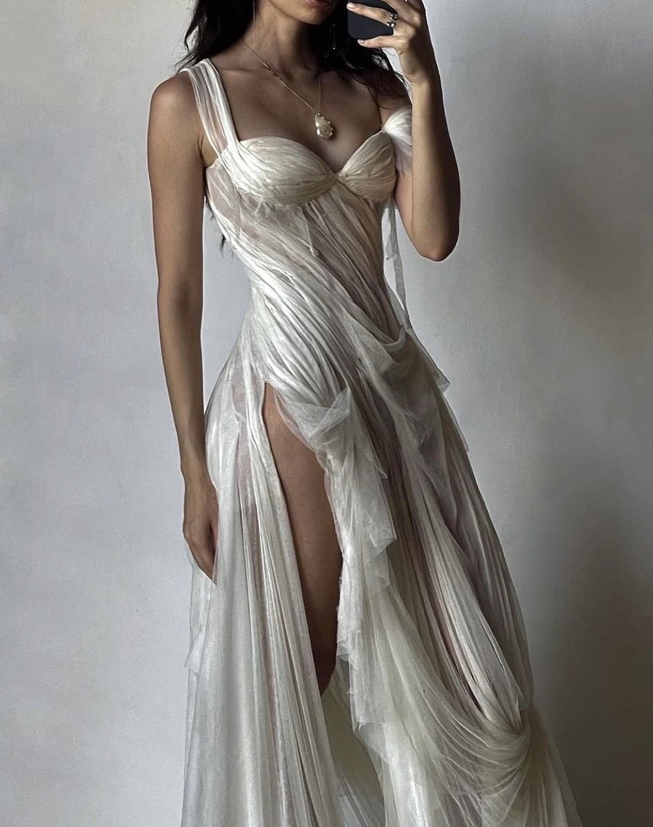 the ligeia dress by Marina Eerrie