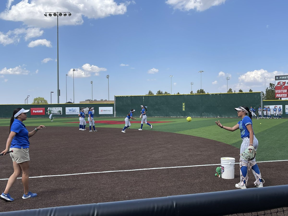 Montwood Softball is ready for Area Playoffs Game 1 against Southlake Carroll @mhs_sb Let’s GOOO!! 💚💙