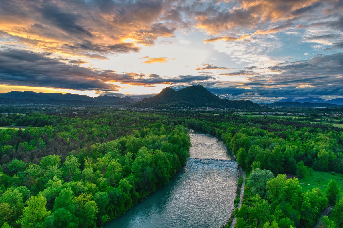 Hiking heaven awaits on Šmarna Gora! This view of the Sava River from the top is just a taste of the beauty that awaits. Time to lace up and explore! #GetOutdoors #NatureLover #SloveniaTravel