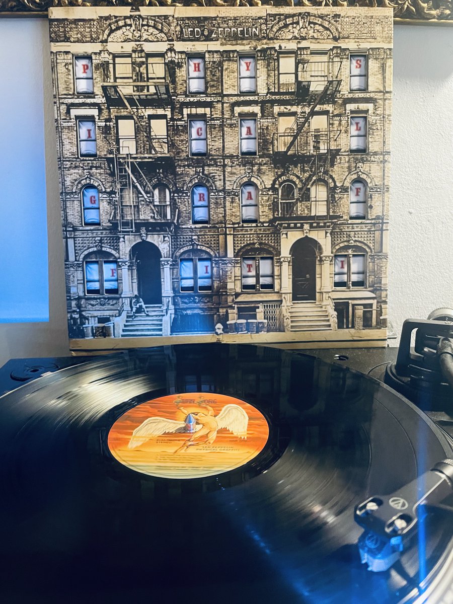 #NowPlaying Led Zeppelin - Physical Graffiti (1975). Uno de los mejores discos de todos los tiempos. Excelente edición argentina de 2022. 

#VinylCommunity #VinylRecords #recordcollection #records #VinylAddict #NowSpinning #LP #LedZeppelin