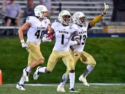 #AGTG After a great conversation with @Nrenna I am so thankful and blessed to receive my first Division 1 offer from @ZipsFB!!!! @CoachShen @HLR_FOOTBALL @Rivals @247Sports @PrepRedzoneIL