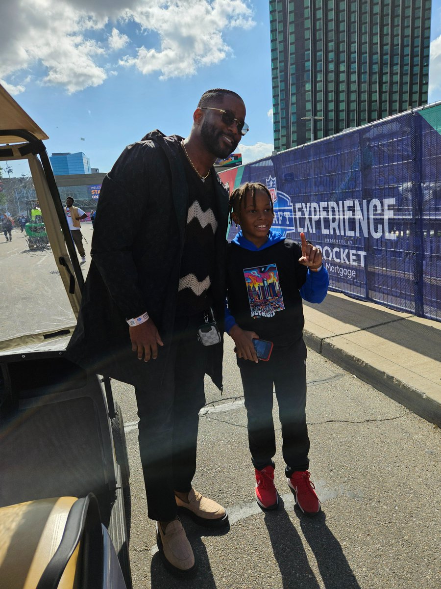 Congrats to @nateburleson the Media Mogul on his new CBS deal! #ThrowbackThursday to last week's Detroit Takeover for the @NFLDraft: Nate completed 6 brand activations in less than 48 hours, in addition to stopping for photos & autographs for every fan & kid in the city! #B2