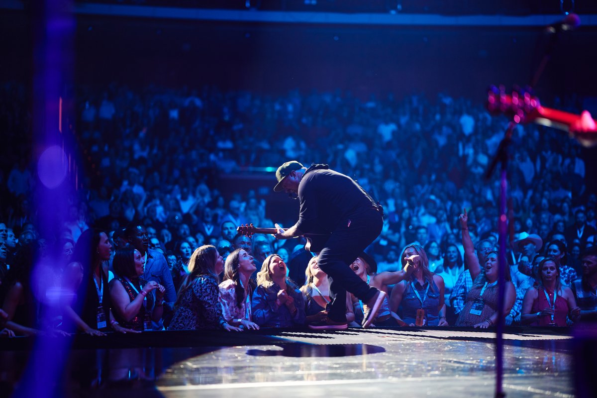 🤠 @garthbrooks is back TONIGHT, Saturday and Sunday for his SOLD-OUT residency at @ColosseumatCP. Limited tickets are available for his June and July shows 👉 bit.ly/3Wn9NUw