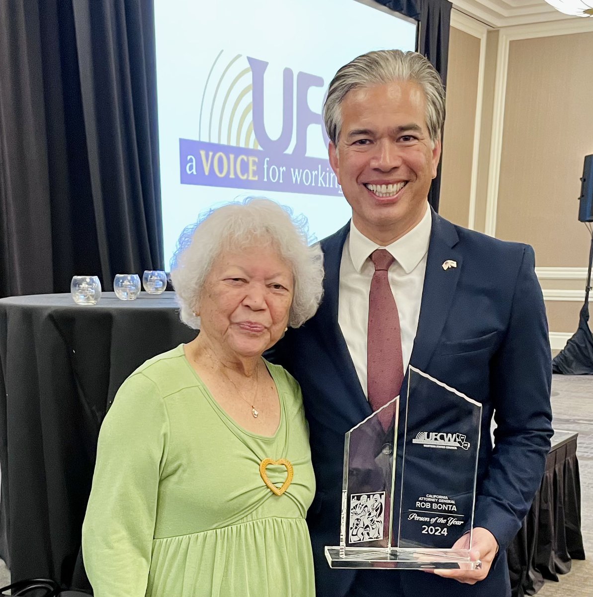 It's truly a humbling honor to be awarded the 2024 @UFCWWSC8 Person of the Year.   Fighting for working people is in my DNA and in California’s DNA.   Thank you for believing, like I do, that we’re stronger when we stand together, fight together, and work together. Sí Se Puede!