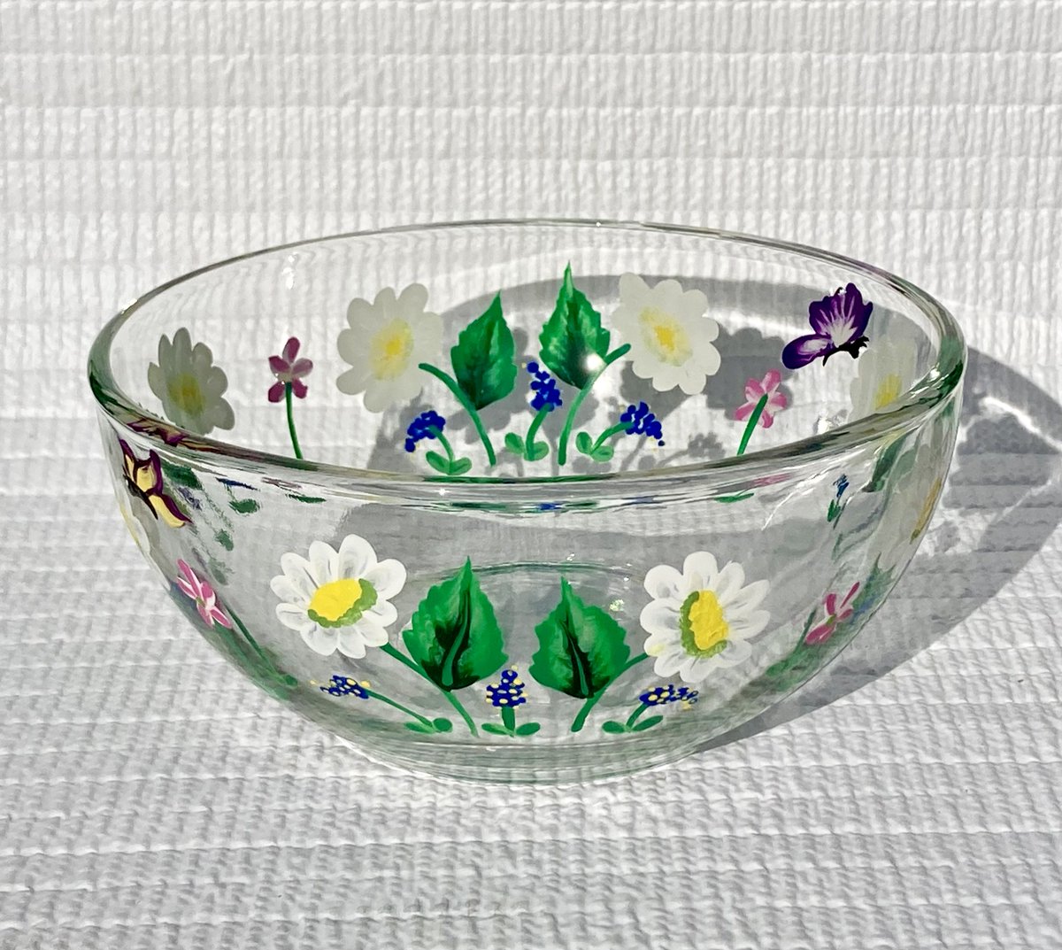 Daisies and butterflies etsy.com/listing/163305… #floralbowl #MothersDayGifts #candybowl #SMILEtt23 #etsyshop #CraftBizParty #etsy