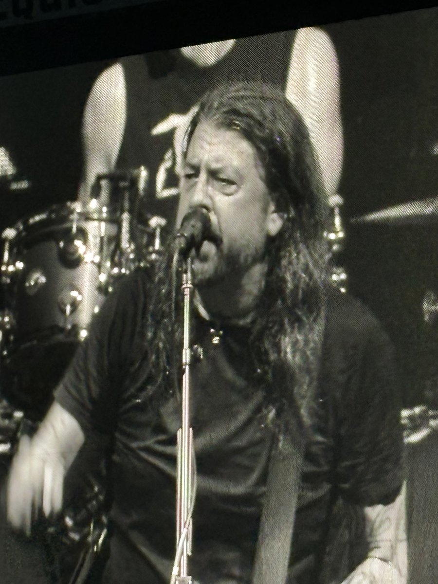 LLAPayne's tweet image. Foo Fighters with my people! #corememory