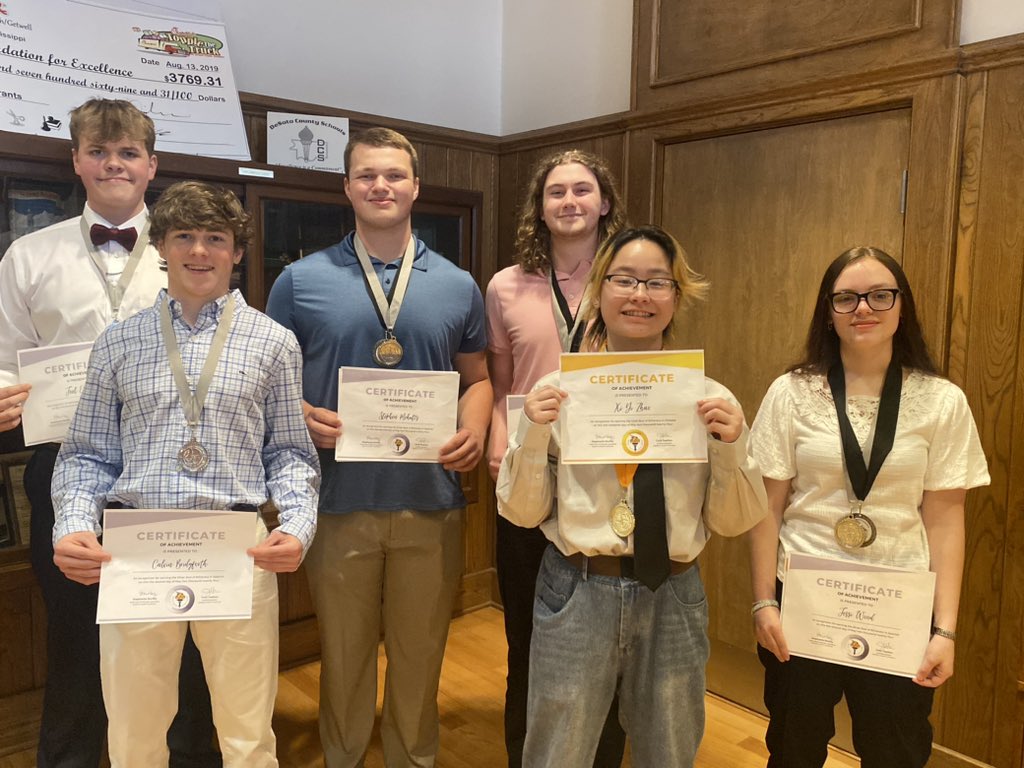 Congratulations to these fantastic seniors earning their Seal of Biliteracy! Great Job! <a href="/perkins_kris_/">Kris Perkins</a> <a href="/TheBurgSports/">LHS Athletics</a> <a href="/LHSCounselingMS/">LHS Counseling Department</a> <a href="/BiliteracySeal/">Seal of Biliteracy</a>