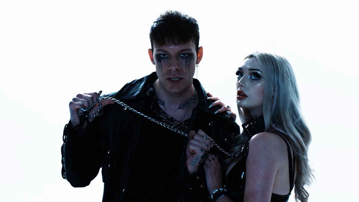 ⛓️ See @mikes_dead's twisted new video for 'Bestrafe Mich (Punish Me)' revolvermag.com/music/see-mike…