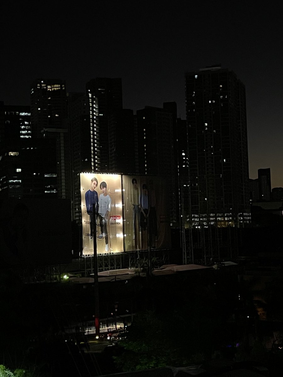 OMG OMG OMG!!! BENCH × ENHYPEN BILLBOARD ARE UP AGAIN HERE AT GUADALUPE, EDSA 😭😭 I'LL UPLOAD A CLEARER PICTURE LATER IF THE SUN RISES 😭 I AM SHAKING!!! SUNKI IN THE BIG BILLBOARD 😭😭😭