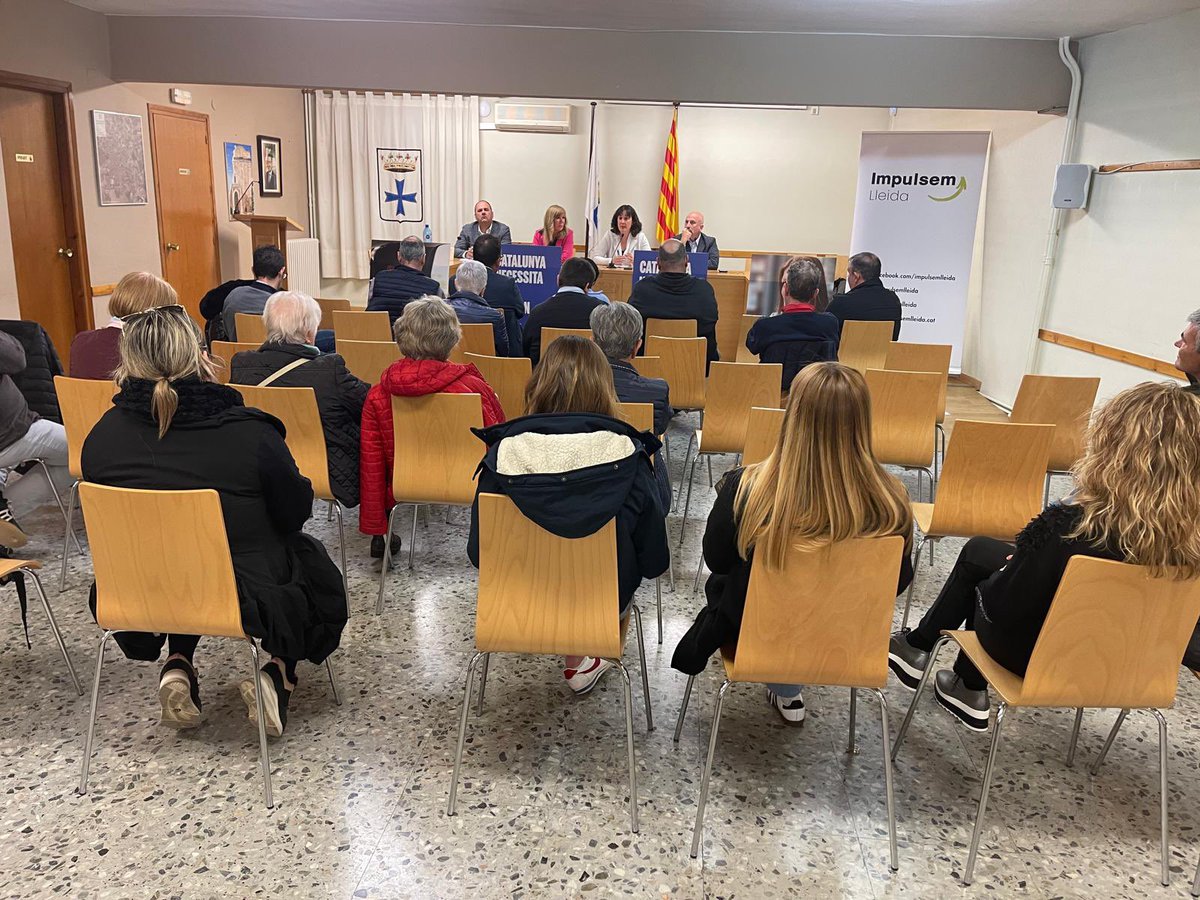 Seguim i avui ho fem a #Alguaire amb la seva alcaldessa @IMMAON, @AVillasMiranda, @IgnasiPratSarri i amb tot de gent Il·lusionada per defensar el bon govern de la Generalitat i el retorn del President @KRLS #PuigdemontPresident