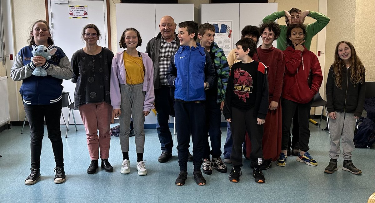 Répétition de la partie théâtre par les élèves de l’enseignement facultatif de chant choral du collège de montpezat du projet « le pied de momie » qui sera représenté le 24 mai au centre Lebournot à Aubenas avec le collège de jastres , les écoles  de saint pierre et de montpezat.