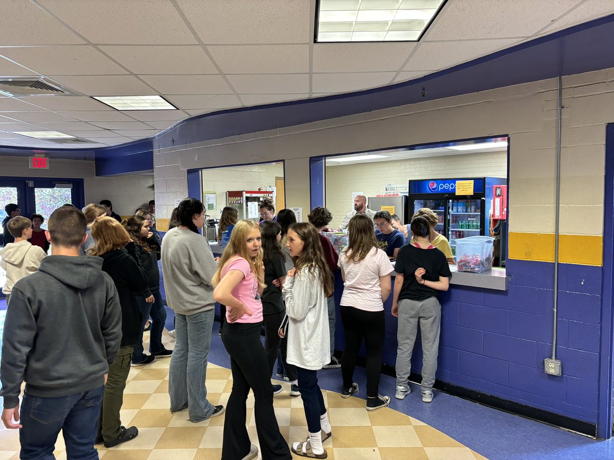 Thank you to our parents and staff who made another amazing Laker store possible for our students! They’ve worked hard to earn their Laker Loot and were excited to spend it on some treats today 💰 #westisbest