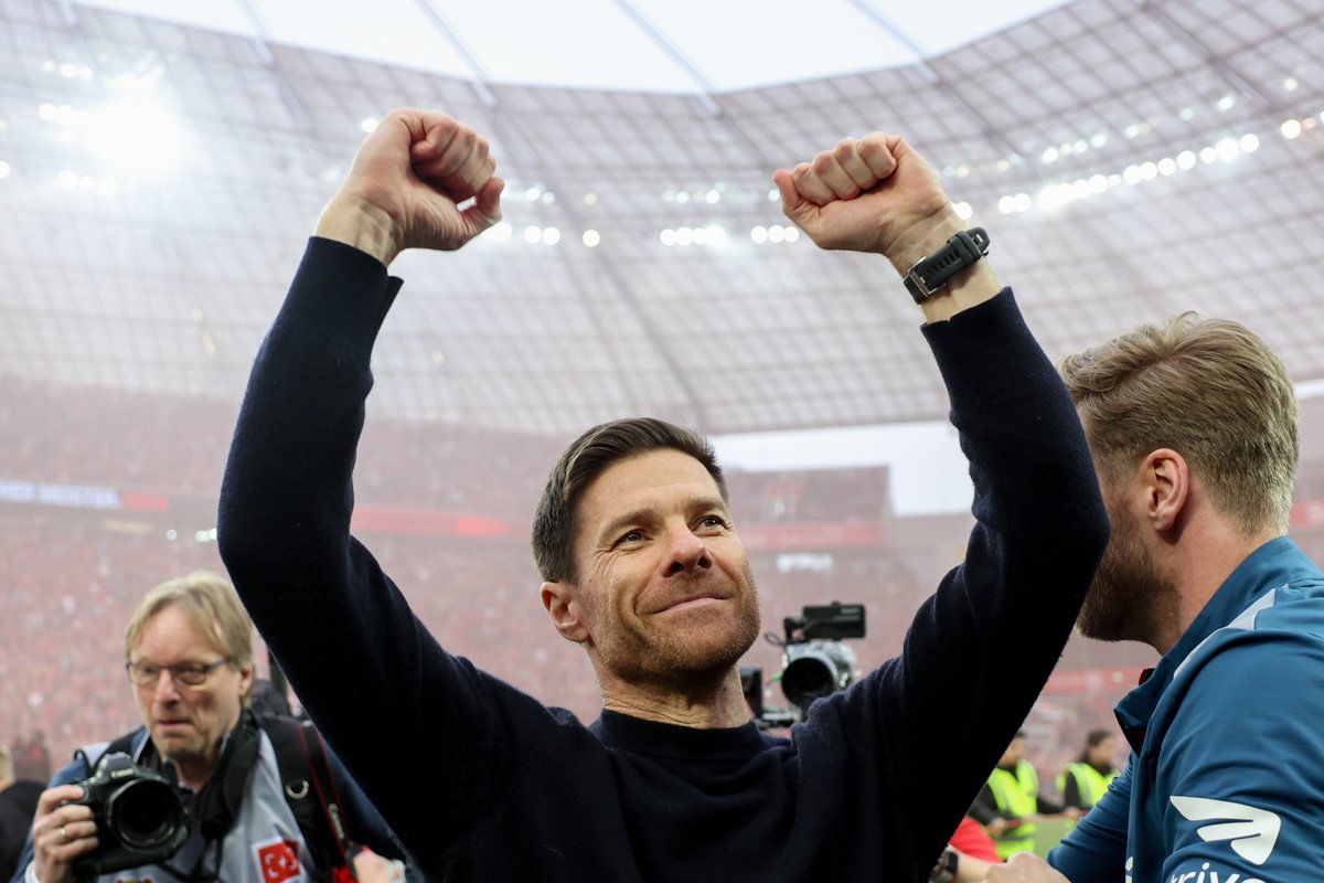 𝗫𝗔𝗕𝗜'𝗦 𝗪𝗢𝗥𝗟𝗗❗️ 🏟️ 39 wins ✅ 8 draws 🔄 47 games unbeaten ⚽️ 127-35 goals Xabi Alonso's Bayer Leverkusen are now 47 games unbeaten in all competitions after beating AS Roma 2-0 in Rome.