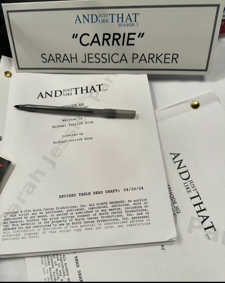 CinematizandoOf's tweet photo. Sarah Jessica Parker postou uma foto da sala de leitura de roteiro da 3º temporada de And Just Like That

#SarahJessicaParker #AndJustLikeThat #SexAndTheCity #MichaelPatrickKing https://t.co/xd9hcgadas