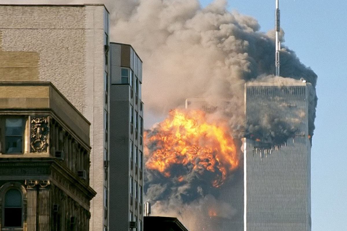 Najśmieszniejsze teorie spiskowe jakie słyszeliście

Ja zaczne:

Ataki na WTC i Pentagon zostały przygotowane przez terrorystów, którzy co prawda doszczętnie spłonęli razem z samolotami, ale zachowały sie ich paszporty xD

Czekam na wasze propozycje
