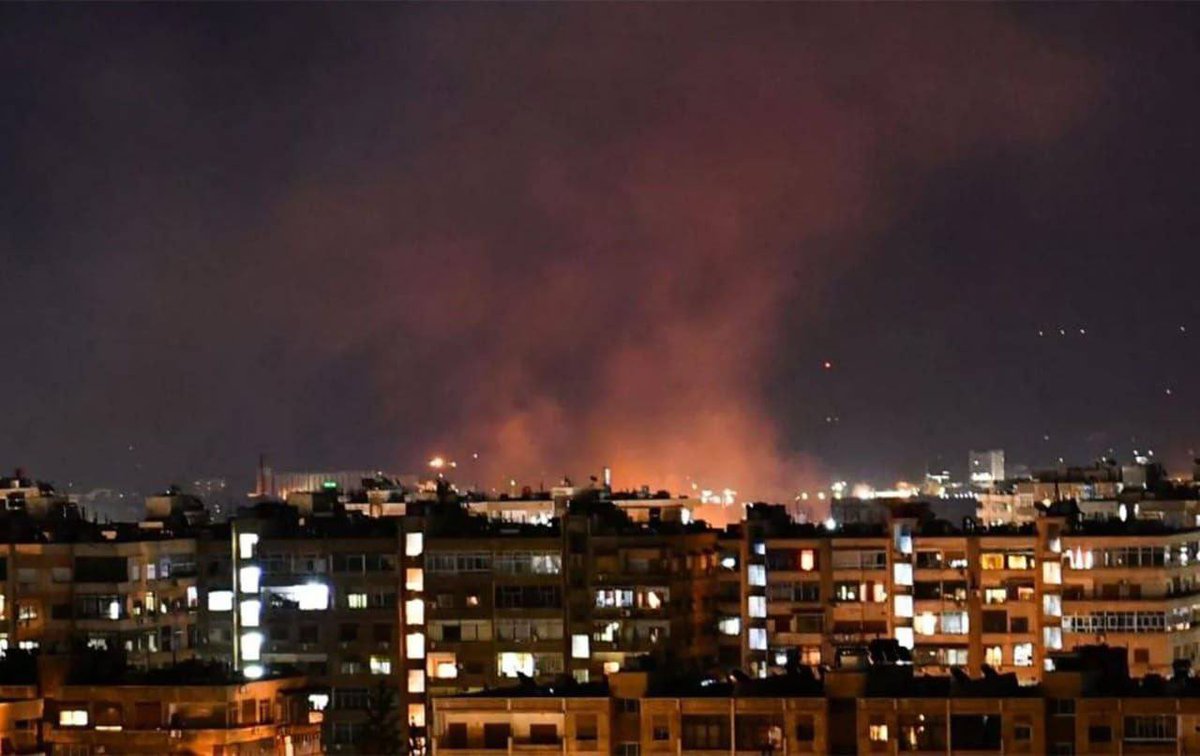 Continua la guerra senza confini di Israele.

Si registrano attacchi aerei israeliani su Damasco in #Siria