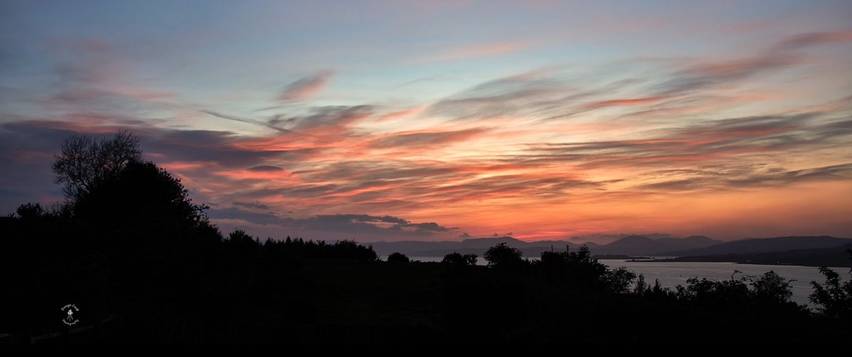 Another window sunset - from tonight. #langbank #weather #sunset #scotland #clouds
