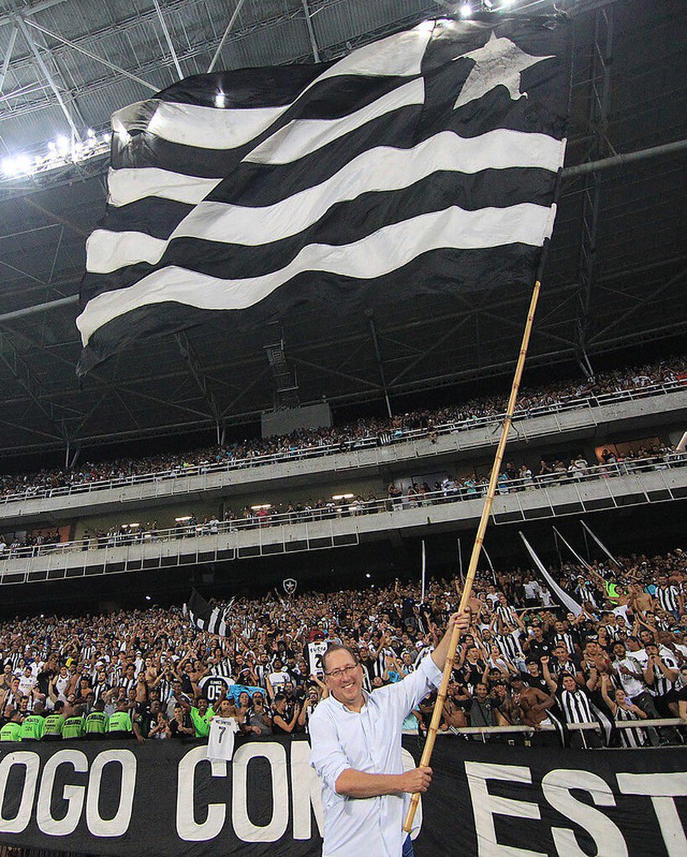 'O maior produto de todo trabalho realizado pela Eagle Football e o que mais me motiva investir meu tempo e paixão no futebol brasileiro é a felicidade do torcedor do Botafogo.”

Pai.