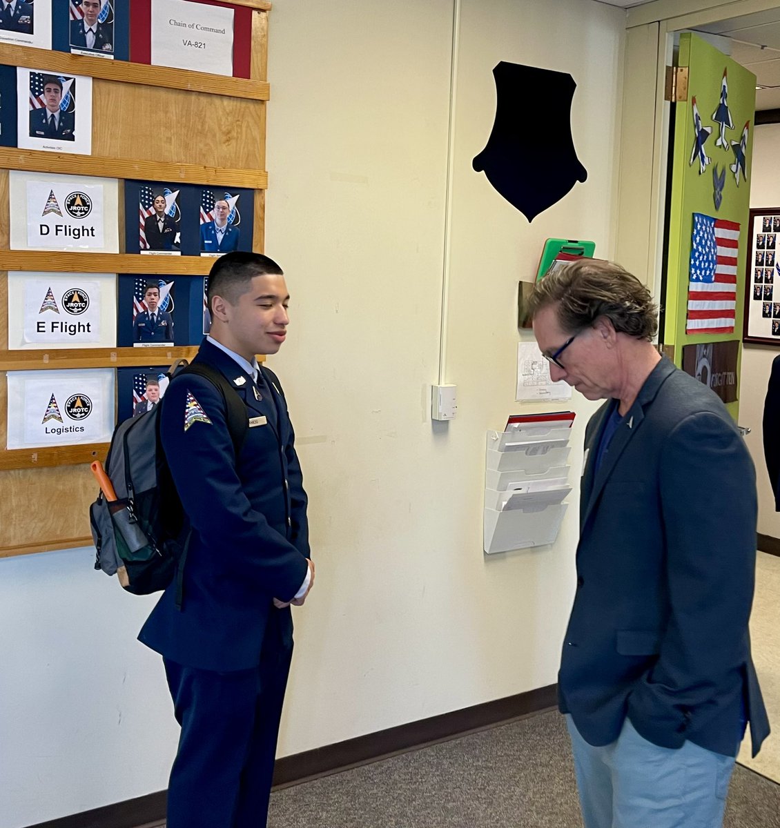 VA821's tweet photo. Another birthday 🎂 celebration in E Flight and a few more photos from our big visit today!
@APSCareerCenter https://t.co/Kc05bdpZK4