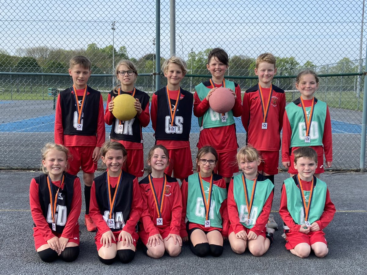 AtPicknalls's tweet photo. Another successful evening saw our Year 4 pupils getting bronze medals in the East Staffs Netball tournament. 🏀🥉@Eaststaffssp @Picknalls https://t.co/xa9DbQdXWJ