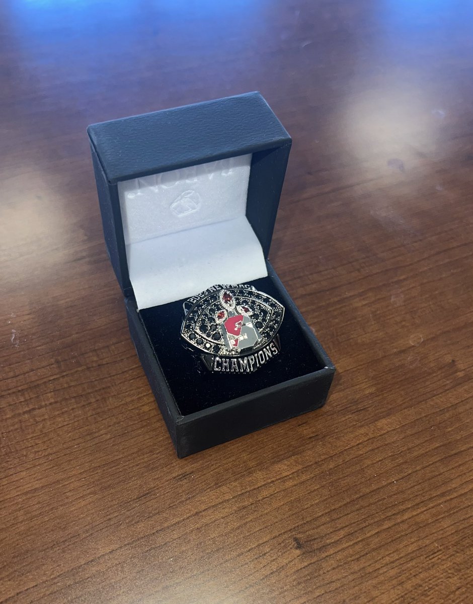 _SCFootball's tweet photo. A couple of recent shipments for TEAM 133 recently📦💍‼️ Our guys were able to unbox their rings today, as well as a national rushing title🏆‼️ TEAM 133 EARNED everything they have gotten and TEAM 134 is excited to build upon it‼️🔻 #BROTHERHOOD https://t.co/Yidd1PaiRH