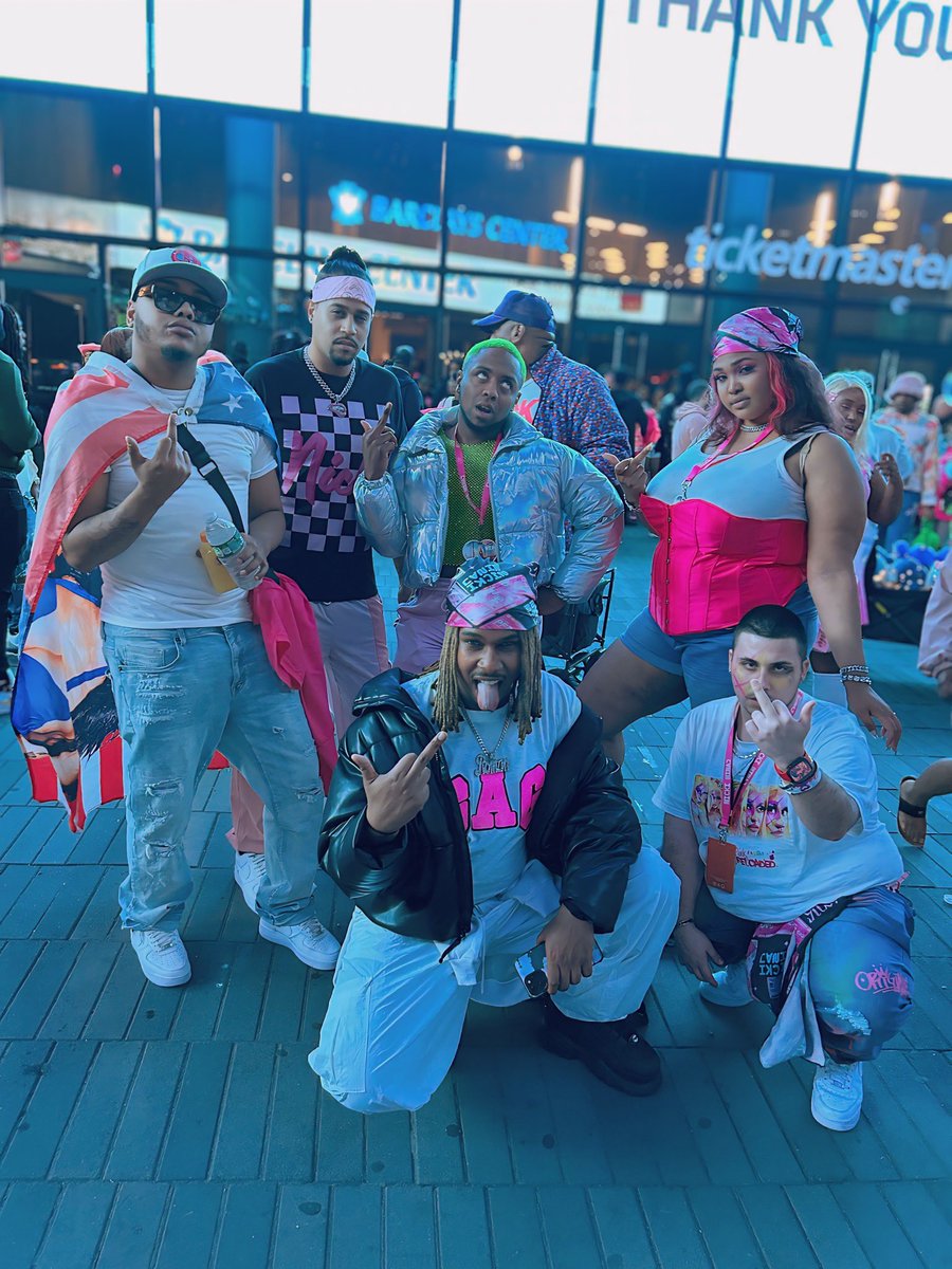 Gang Gang #PinkFriday2GagCityWorldTour ,😜🧨 
@NICKIMINAJ @ChiMinaj2 @Fav_Petty @JALEELMROCK @This_PettyPapii @_DaDonBarbie_