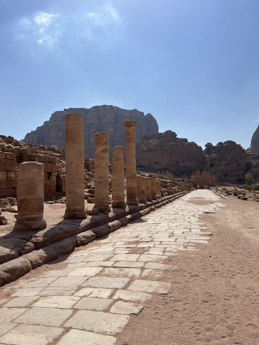 Petra è sinonimo di meraviglia #petra #jordan #travel #lonelyplanetitalia